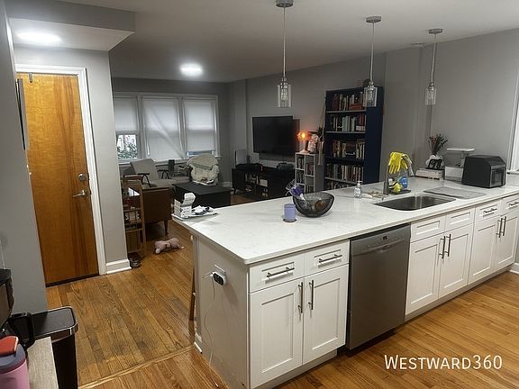 5th image of 2821 W Summerdale Ave APT 2E