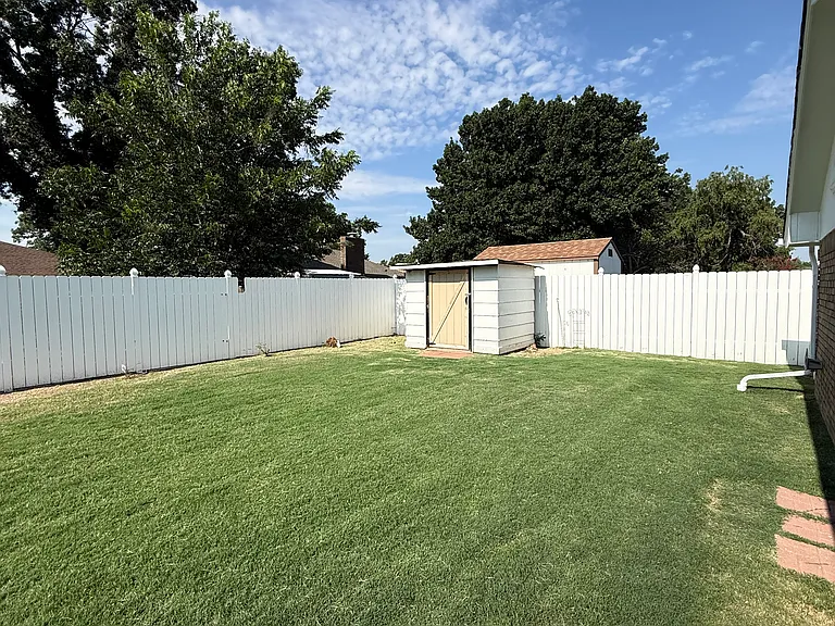 2517 Larkspur Ln — Photo 27