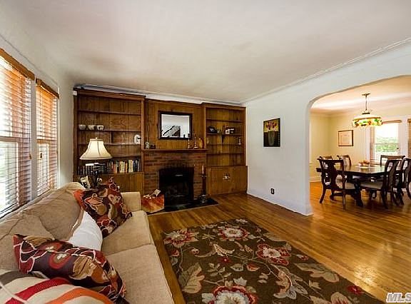 3rd image of 132 Poplar St