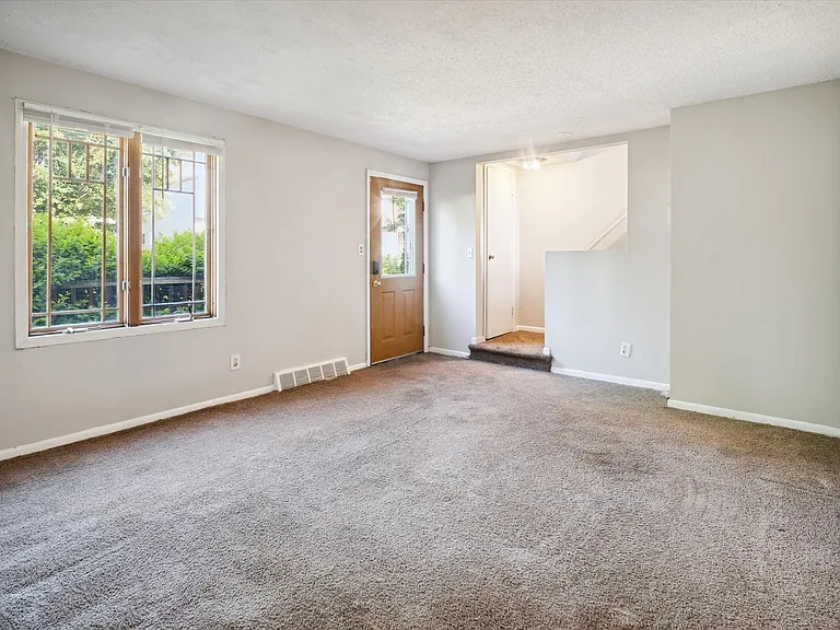 1349 W 87th St — Photo 11