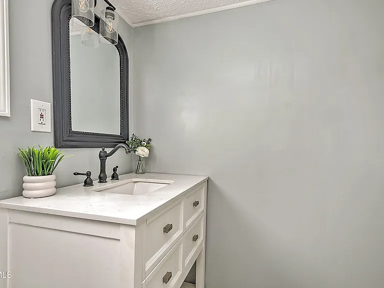 1208 Riverside Ave — Photo 20