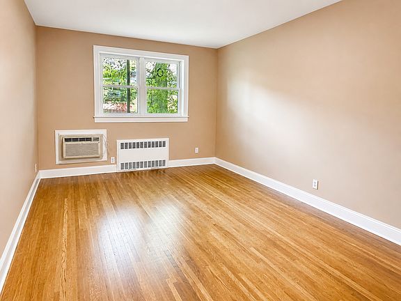 4th image of 2347 E 29th St Floor 1