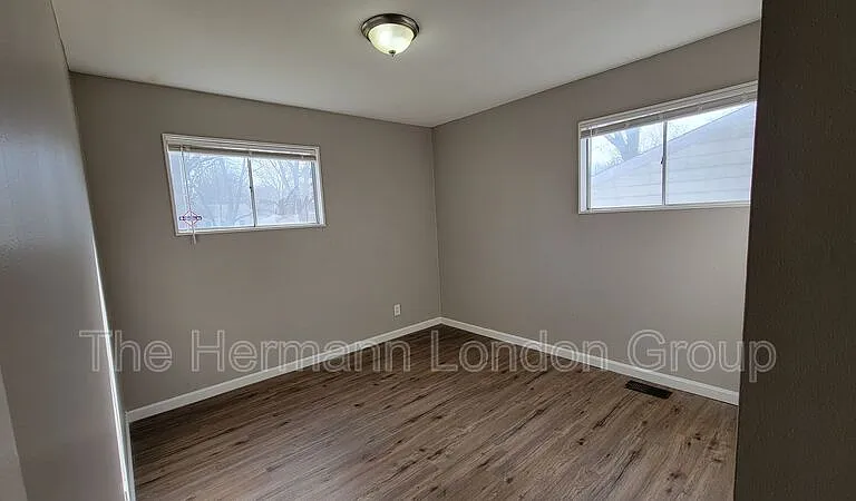 227 Meadowcrest Dr — Photo 7