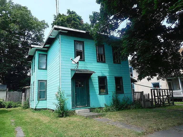 6 bed, $1,000 — Photo 2