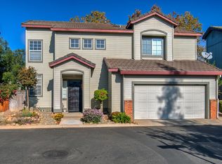 8205 Starburst Ln, Elk Grove, CA 95758