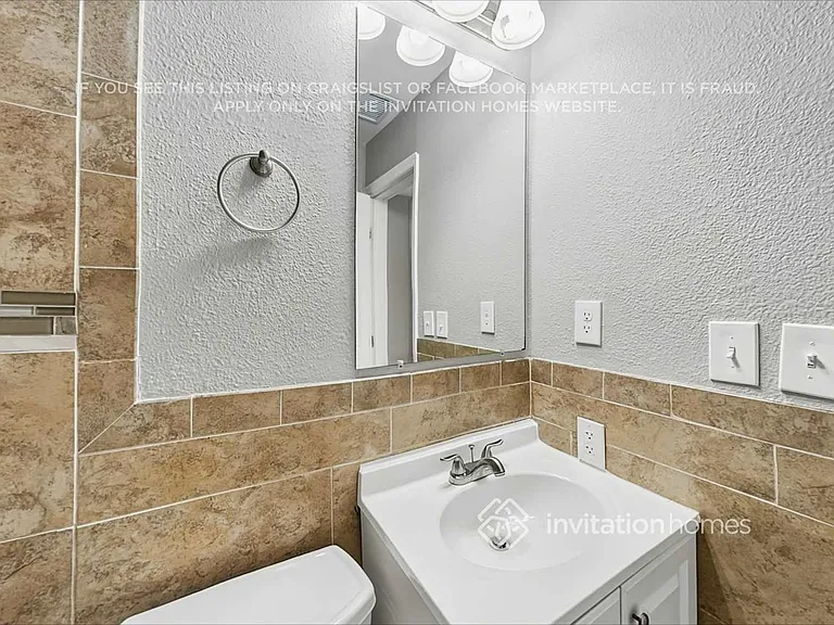 833 61st Ave NE — Photo 17