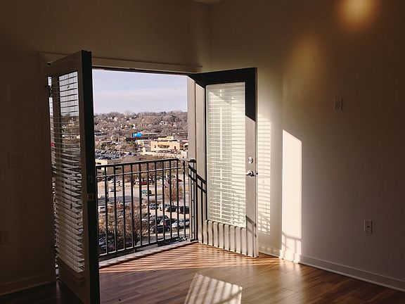 3rd image of 144 S 39th St #409
