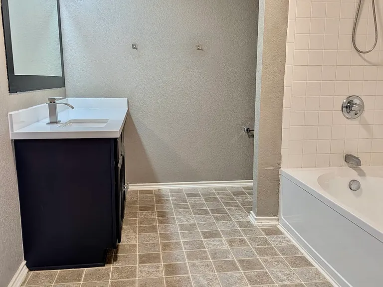9710 Amber Cv — Photo 6