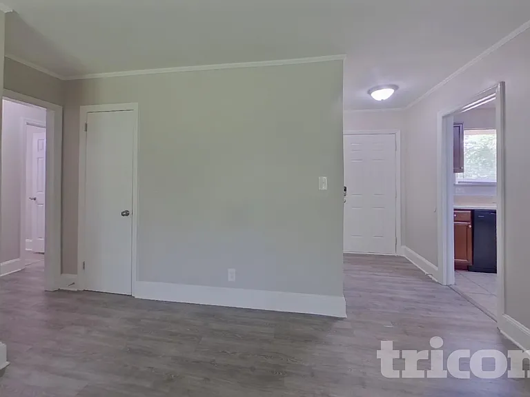 5530 Wedgewood Dr — Photo 3