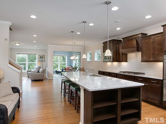 5th image of 405 Farintosh Valley Ln