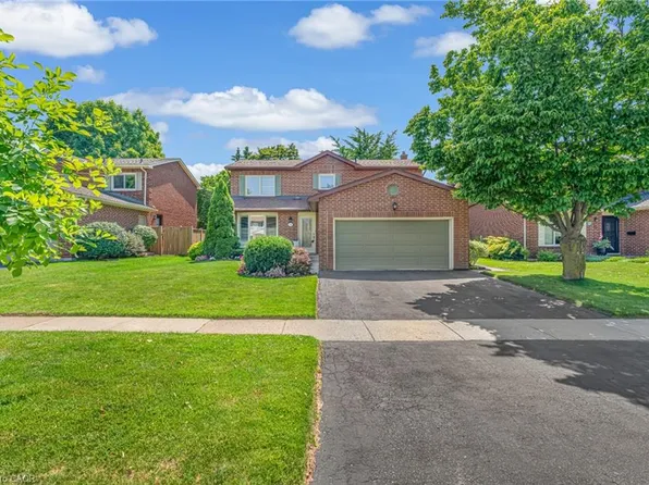 11 Riley St, Hamilton, ON L9H 7C6