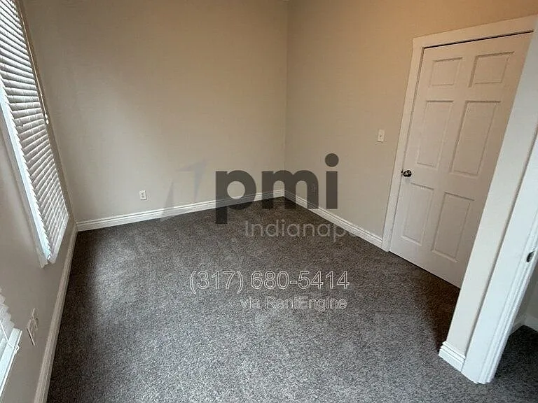233 N East St — Photo 35