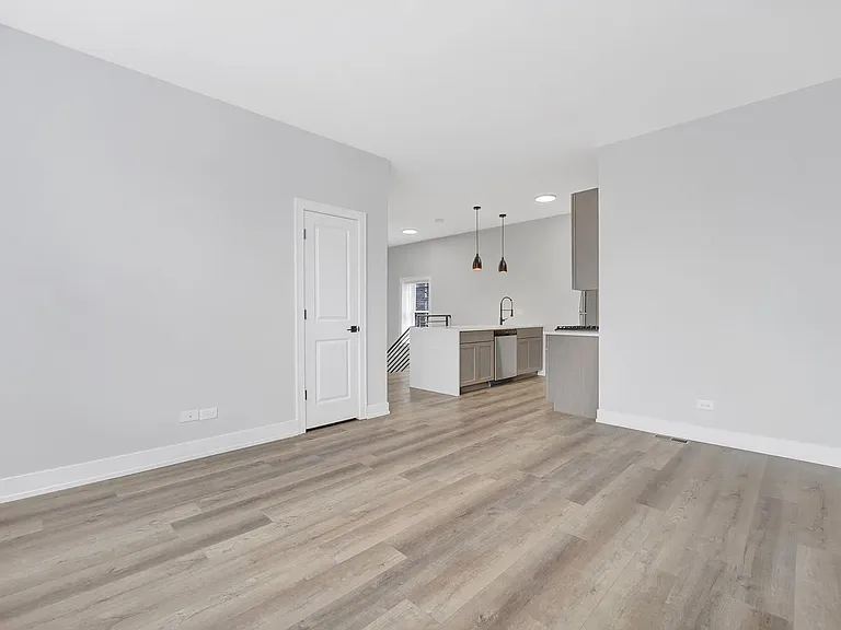 1900 W 17th St #1R — Photo 5