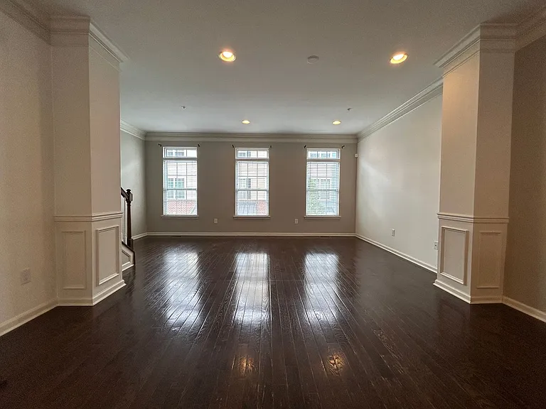 1379 Parish Ave — Photo 12