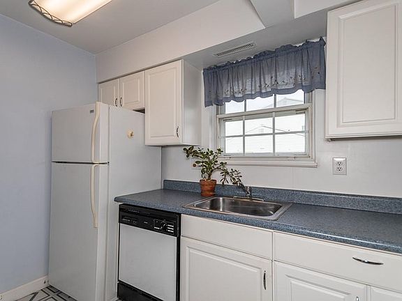 3rd image of 8116A Independence Dr