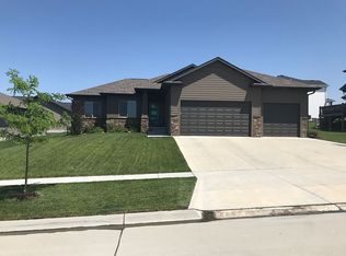 9700 Conrad Dr, Lincoln, NE 68516