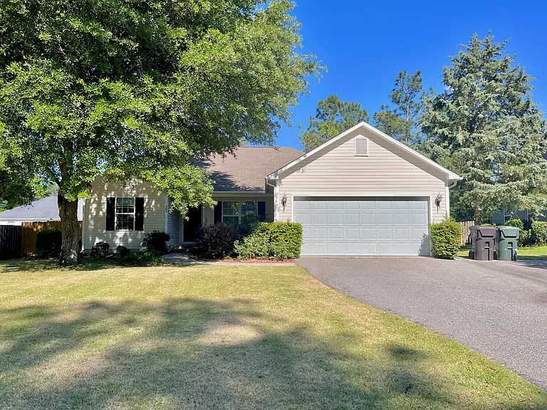305 Woodgreen Dr — Photo 2