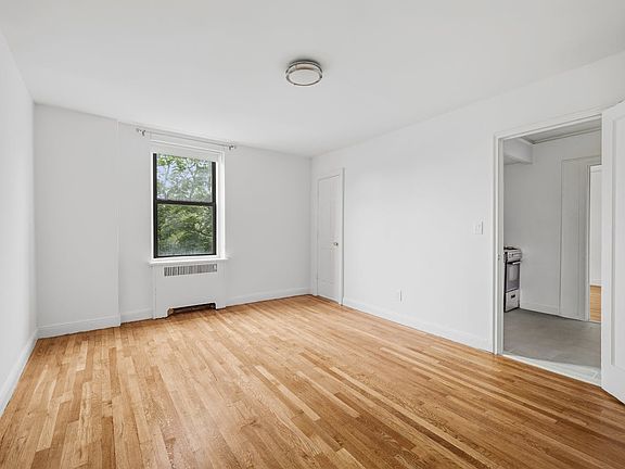 3rd image of 30 Greenwich Ave APT 6B