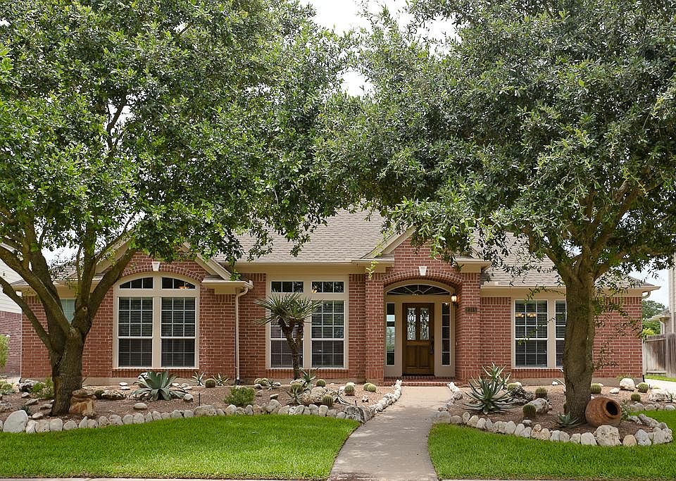 1st image of 2315 Upland Park Dr