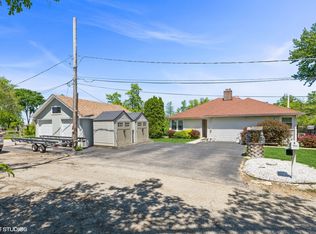 716 Fossil Dr, Ingleside, IL 60041