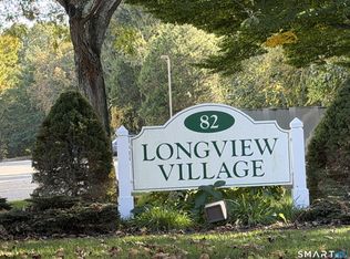 82 Longview St APT 38, Waterford, CT 06385