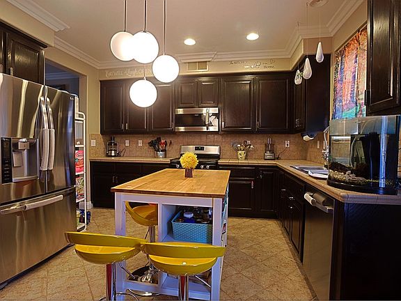 4th image of 10 Deer Path Pl