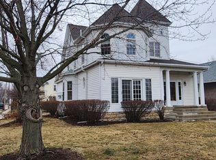 2729 4th St, Peru, IL 61354