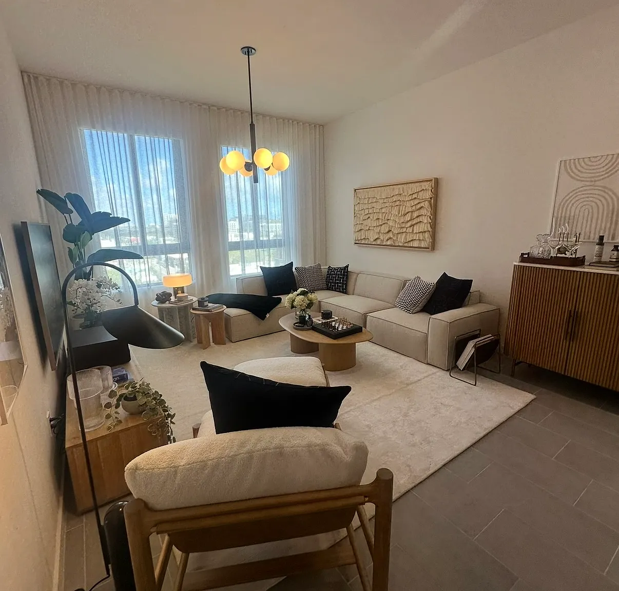 1 bed, 744 sqft, $2,678 — Photo 2