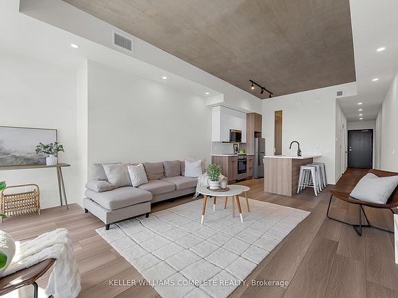 4th image of 24 Augusta St #806