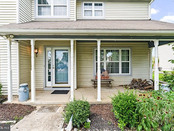 3rd image of 13 Mayflower Dr