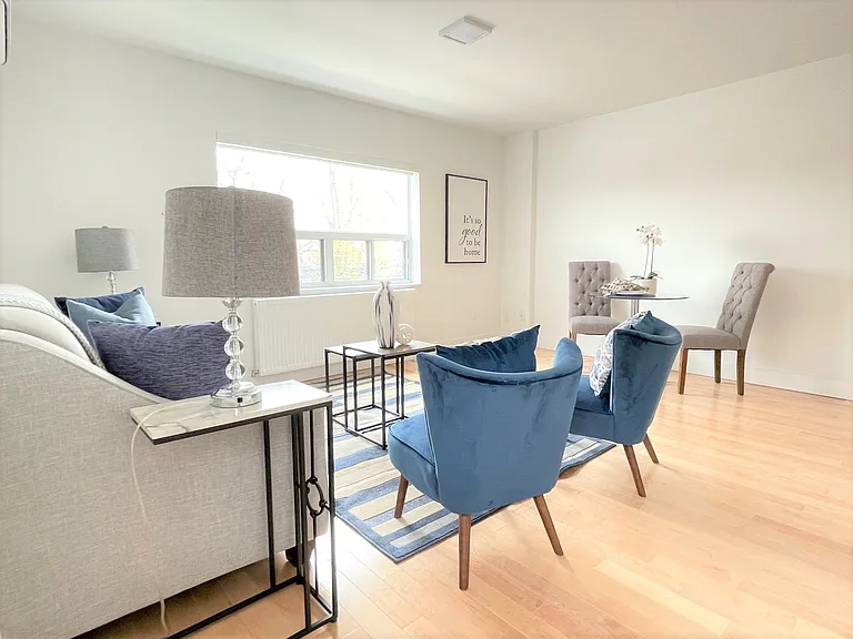 8 Castleton Ave — Photo 16