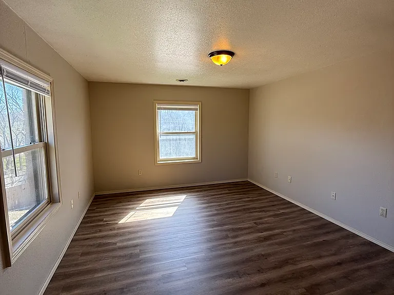 Westwind Apartments — Photo 14