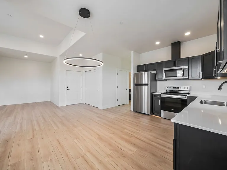 470 NW Fir Ave #201 — Photo 14