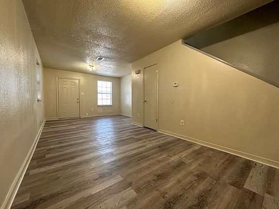 3rd image of 908 Aspen Ct APT D