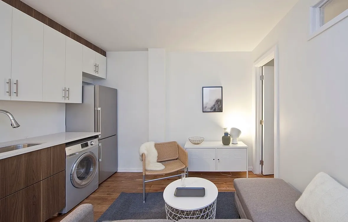 Building Photo - 136 William St #6B