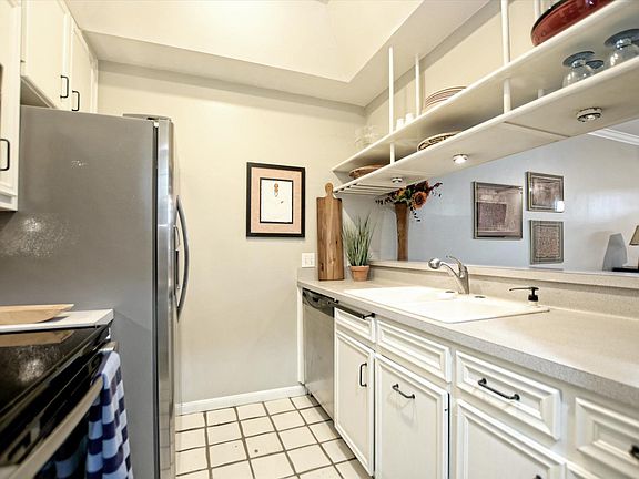 3rd image of 641 W 31st 1/2 St
