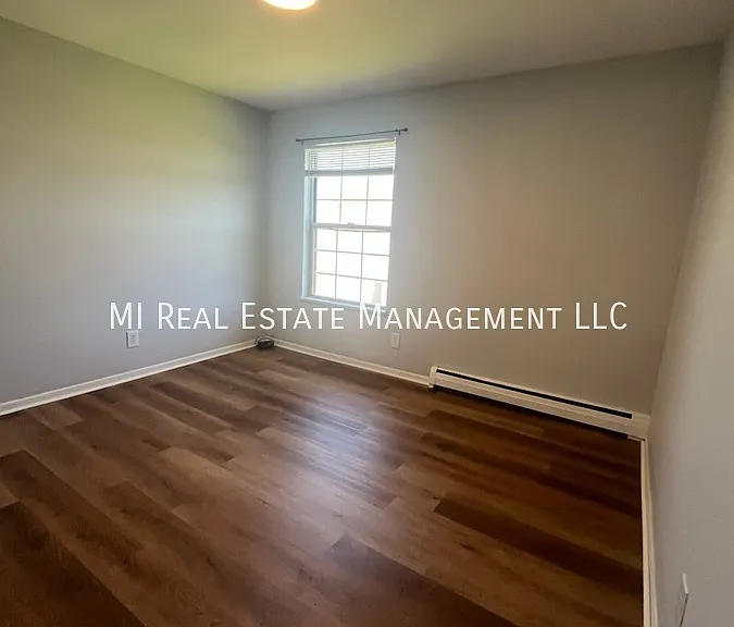 326 Stratford Way #6 — Photo 4