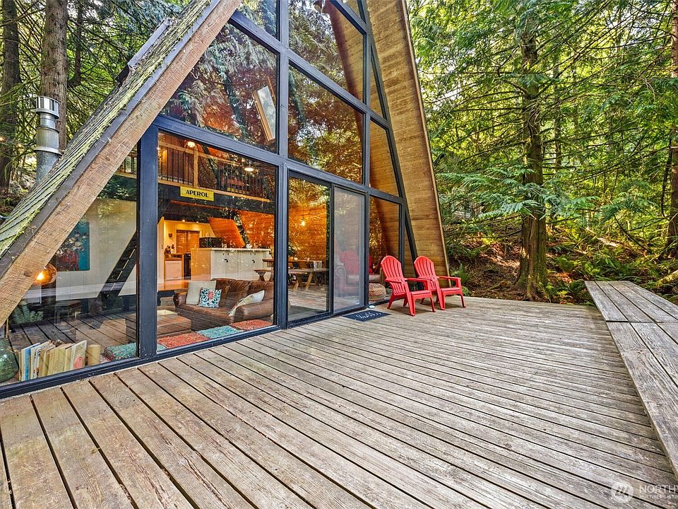 1st image of 121 E Woods Place