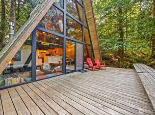 121 E Woods Pl, Belfair, WA 98528