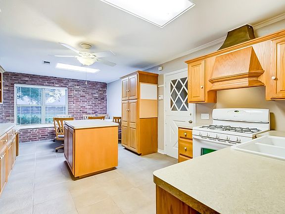 5th image of 1901 Effie Cir