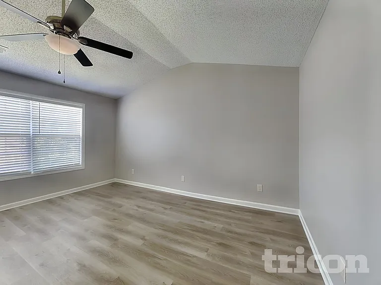 740 Parkway Rd — Photo 8