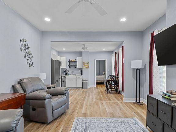 2nd image of 703 1st St #C