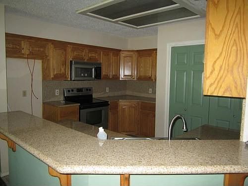 4th image of 590 Heather Dr