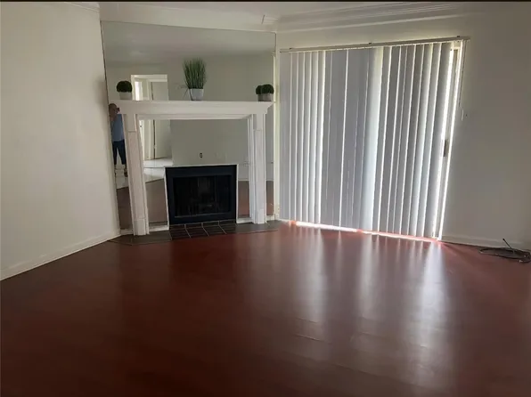 8323 Wilcrest Dr APT 8004, Houston, TX 77072