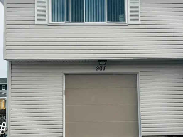 203 Shattuck Ct, Schaumburg, IL 60194