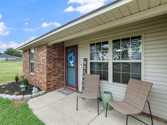 4th image of 24 Green Apple Dr