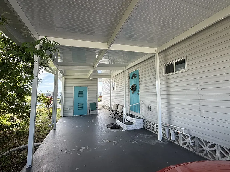 542 Tampico Dr — Photo 36