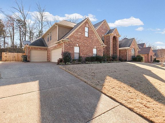 2nd image of 8215 Hunters Meadow Ln