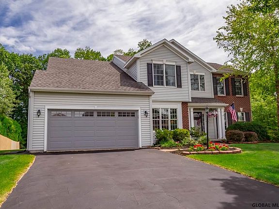 3rd image of 72 Chesterwood Dr
