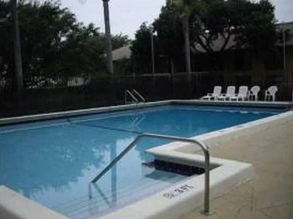 5801 Washington St APT 8, Hollywood, FL 33023
